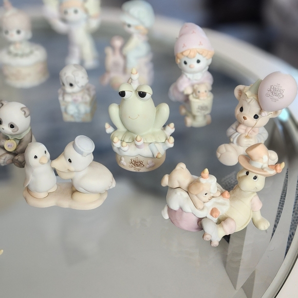 Bundle of 23 Birthday Club Precious Moments. - Picture 8 of 9